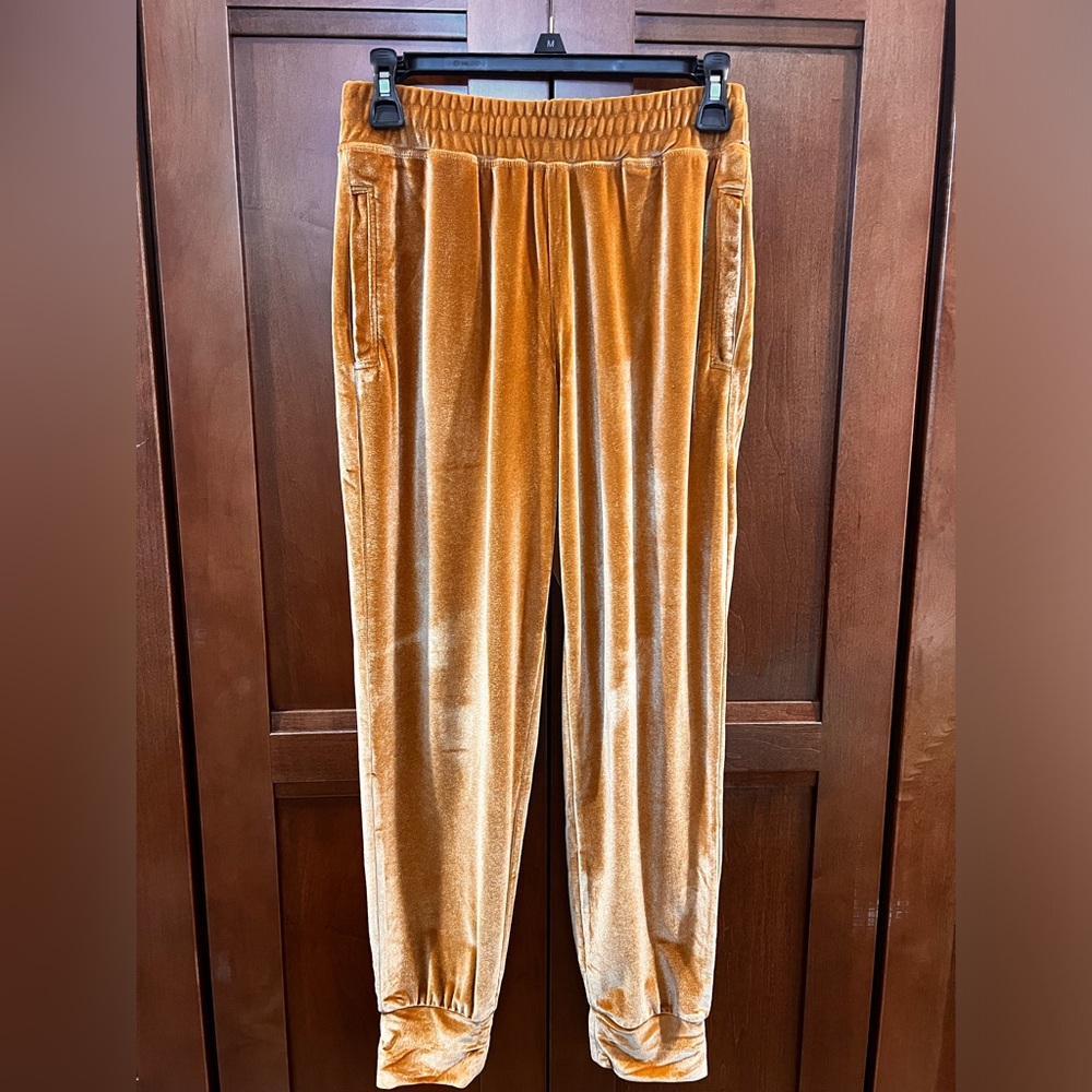 Fabletics Daria Velour Jogger XS/4 Gold